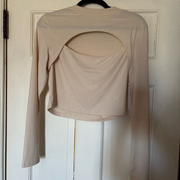 Tops - NWOT Cream Long Sleeve Women's Top with cutout